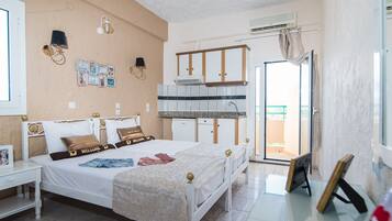 Standard Twin Studio | In-room safe, desk, iron/ironing board, bed sheets