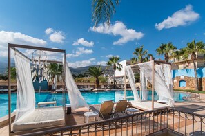 Outdoor pool - Oasis Studios (Hersonissos)