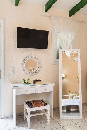 Standard Twin Studio, Pool View