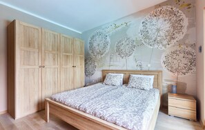 3 bedrooms, travel crib, free WiFi, bed sheets