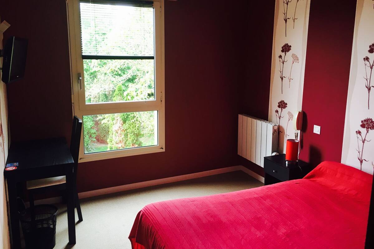 Double Room (Shower) | Desk, soundproofing, cribs (surcharge), WiFi (free)