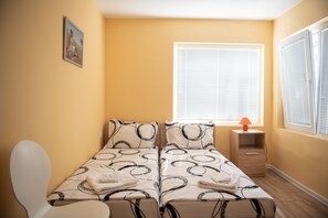 2 bedrooms, iron/ironing board, WiFi, bed sheets
