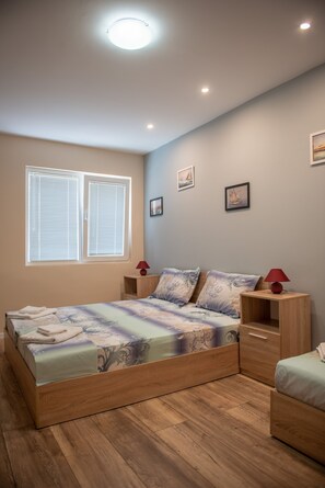 2 bedrooms, iron/ironing board, WiFi, bed sheets