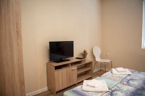 2 habitaciones, tabla de planchar con plancha, wifi y ropa de cama 