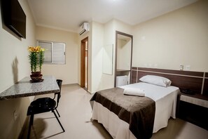 Minibar, wifi gratis y ropa de cama 
