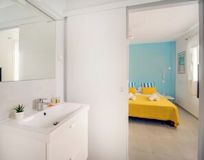Shower, hair dryer, towels, soap - SeaSide – Villa with Private Pool and Sea View in Trois-Îlets (LES TROIS ILETS)