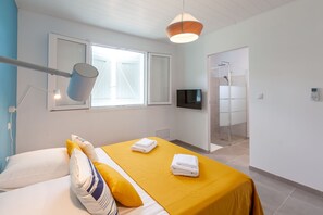 2 bedrooms, iron/ironing board, travel crib, free WiFi