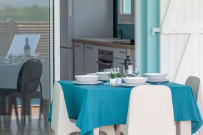 Outdoor dining - SeaSide – Villa with Private Pool and Sea View in Trois-Îlets (LES TROIS ILETS)