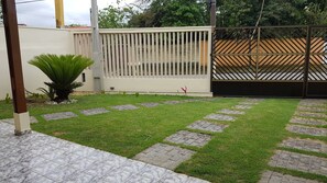 Property grounds - HOUSE GROUND, 250m FROM THE BEACH, NEAR THE CENTER. IMPECCABLE !!! ENJOY !!!! (Satélite)