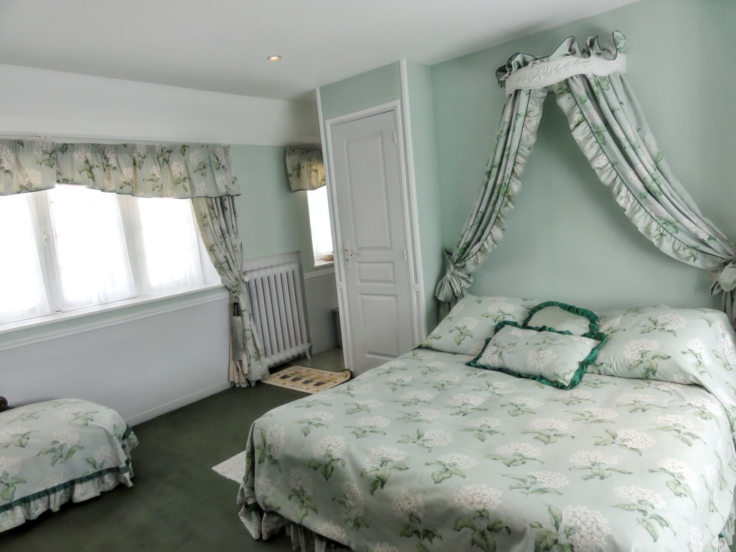 1 chambre, bureau, fer et planche à repasser, Wi-Fi