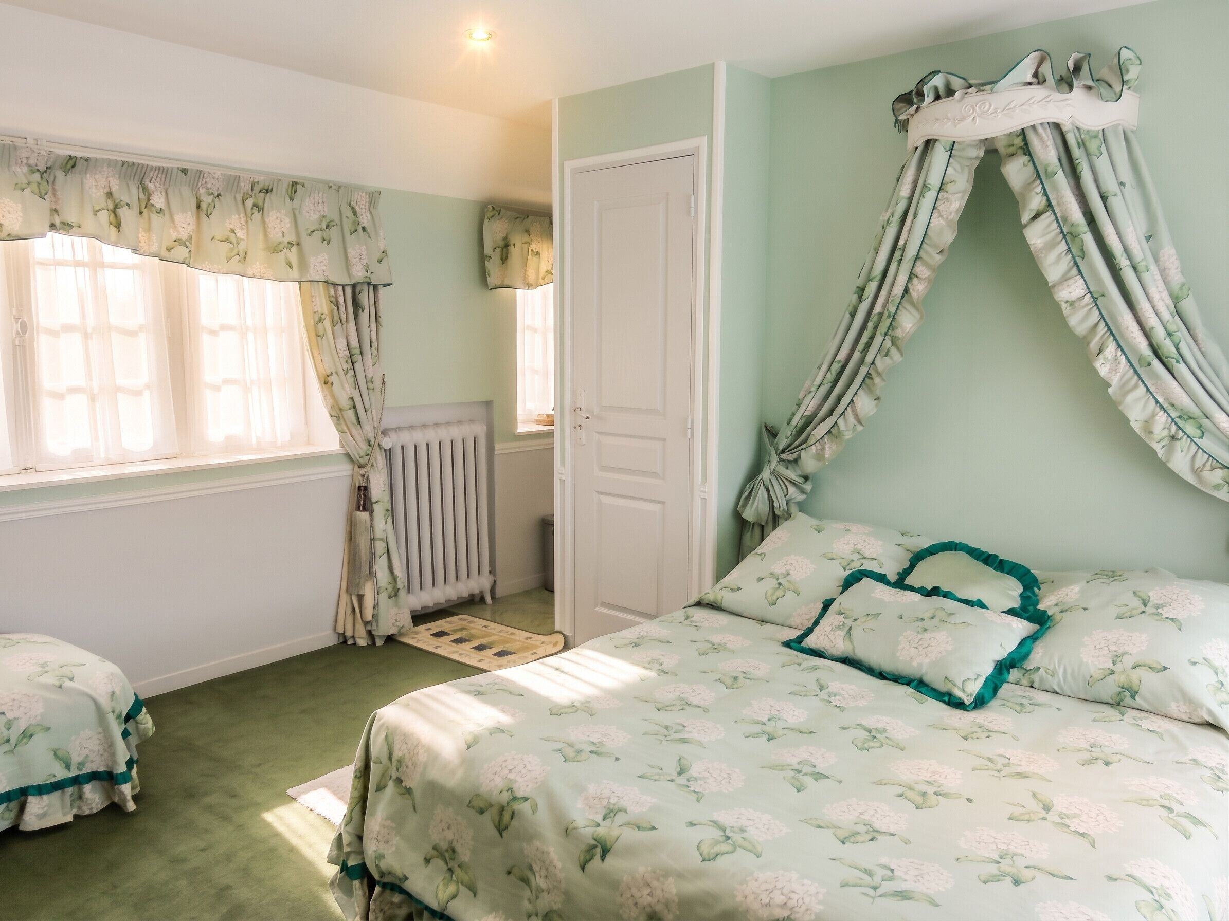 1 bedroom, desk, iron/ironing board, travel cot