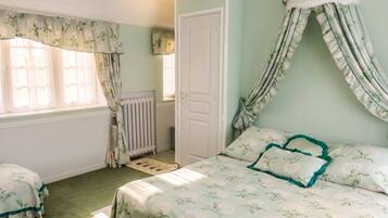 1 bedroom, desk, iron/ironing board, travel cot