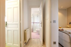 Shower, hair dryer, towels, soap - Sofia II (Madrid)