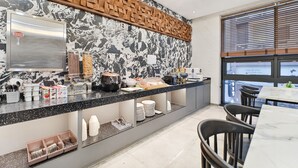 Bao gồm bữa sáng buffet hàng ngày 