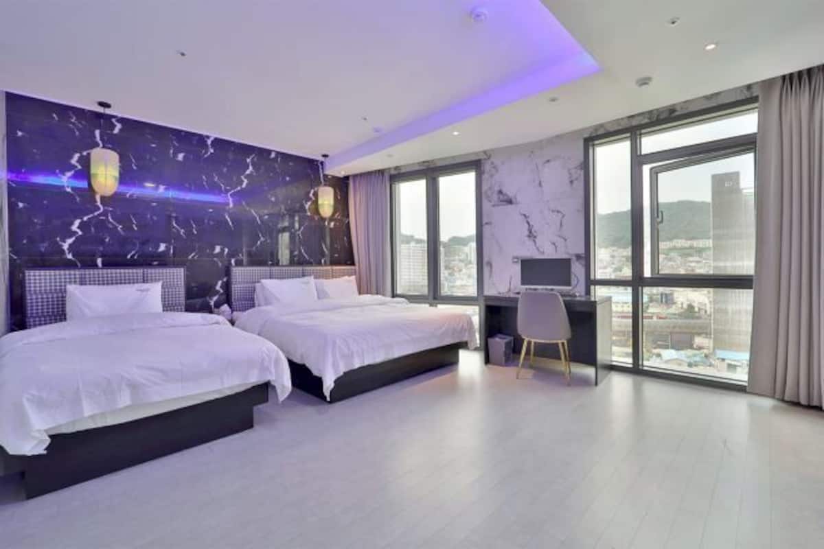 1 bedroom, premium bedding, down comforters, in-room safe