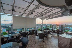 Restaurant - RedDoorz Premium near Grand Batam Mall (Batam)