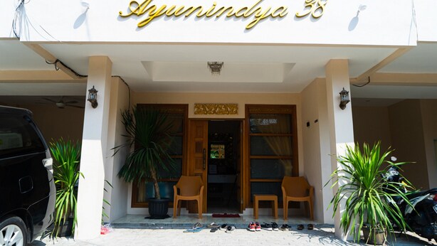 Property entrance - RedDoorz near Cipinang Indah Mall (Jakarta)