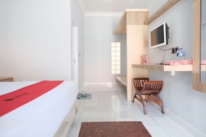 Double Room | Free WiFi - RedDoorz near RSUD Kolonel Abundjani Bangko (Bangko)