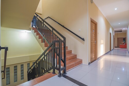 RedDoorz Plus near Syamsudin Noor Airport 3