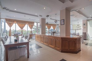Restaurant - RedDoorz Syariah @ Grand Taufiq Tarakan (Tarakan)