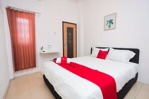 Premium Room | Free WiFi - RedDoorz near Plaza Araya 2 (Malang)
