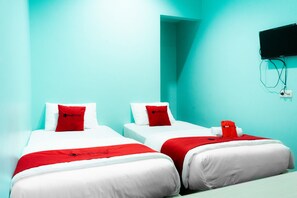 Twin Room | Free WiFi - RedDoorz near Gajah Mada Street Semarang (Semarang)