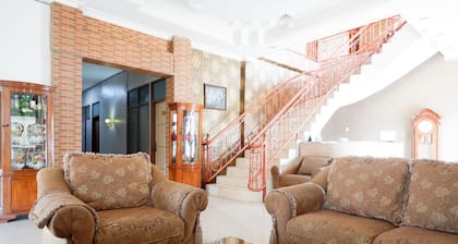 RedDoorz Plus near Haluoleo University