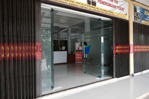 Pintu masuk properti