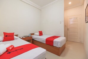 Chambre avec lits jumeaux | Bureau, Wi-Fi gratuit