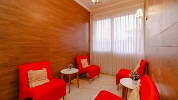 Coin salon dans le hall