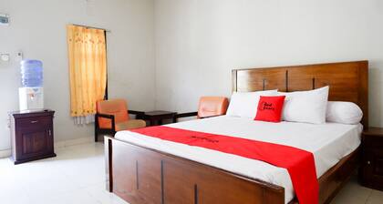 RedDoorz near Mutiara SIS Al Jufrie Airport Palu