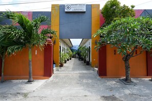 Vista frontal de la propiedad