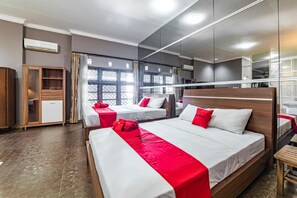 Family Room - RedDoorz Syariah near RRI Malang (Malang)