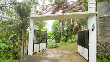Entrada de la propiedad