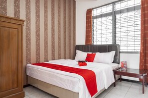 Double Room | Free WiFi - RedDoorz near Universitas Widyagama Malang (Malang)