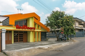 ด้านหน้าที่พัก
