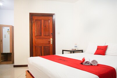 RedDoorz near Mall Abepura