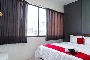 Double Room - RedDoorz near Seasons City Mall (Jakarta)