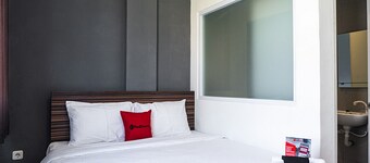 RedDoorz near Seasons City Mall