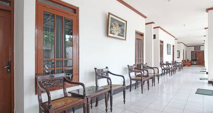 RedDoorz Plus @ Taman Siswa 3