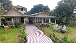 A two-story building with a covered porch and a sign reading "KAVIO RESORT". - Residences by RedDoorz near Taman Safari (Cisarua)