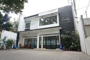 Front of property - Residences by RedDoorz Syariah @ Buah Batu (Bandung)