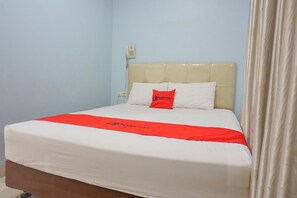 Double Room | Free WiFi - Residences by RedDoorz Syariah @ Buah Batu (Bandung)