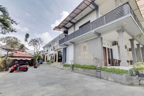 ด้านหน้าที่พัก