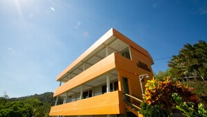 A modern building with a flat roof and a balcony. - RedDoorz near Parangtritis Beach (Parangtritis)