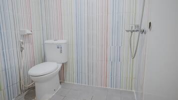 Kamar Double | Kamar mandi | Shower, perlengkapan mandi gratis, dan handuk