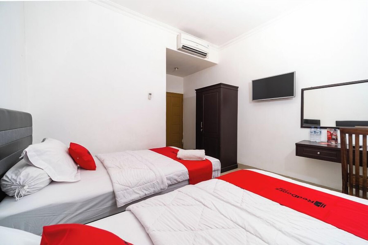 REDDOORZ TWIN ROOM