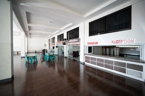 Lobby - RedDoorz near Makassar Town Square 2 (Makassar)