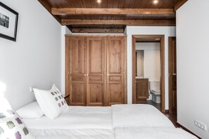 4 bedrooms, free WiFi, bed sheets