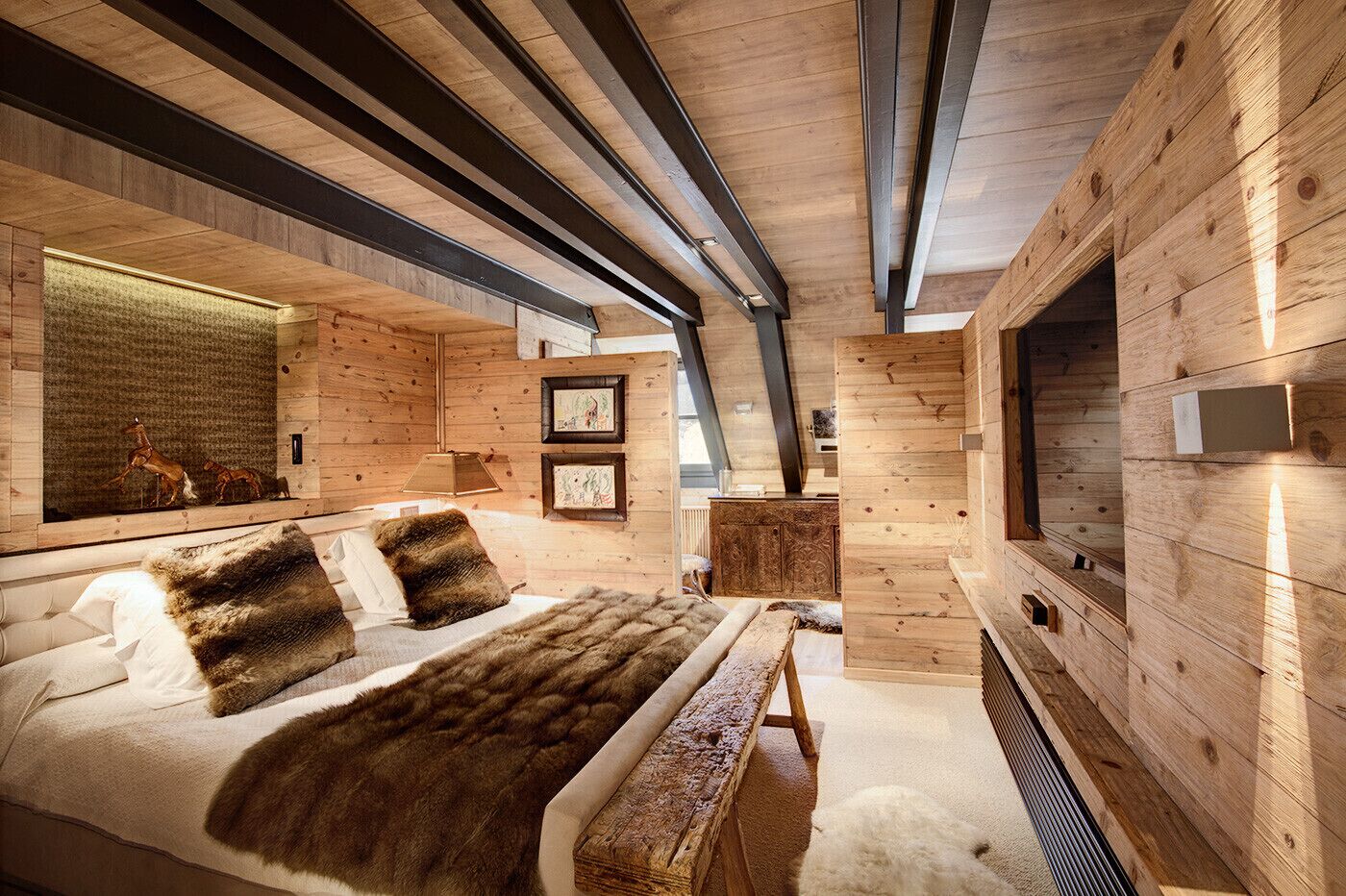 4 slaapkamers, een strijkplank/strijkijzer, gratis wifi, beddengoed